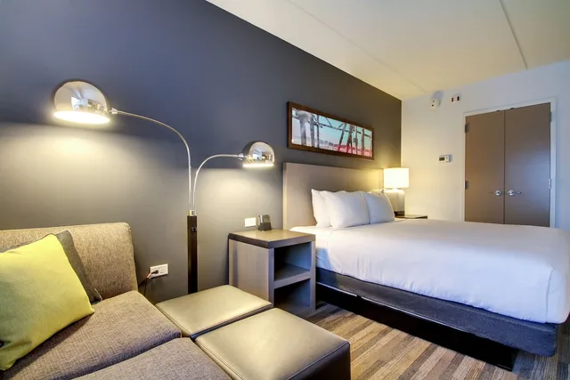 غرفة بسرير كينج لذوي الإعاقة، Hyatt House Chicago/Evanston 3/4