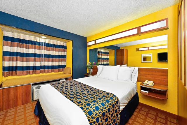 Room, Queen Bed, Accessible, Microtel Inn & Suites by Wyndham New Braunfels 3/10