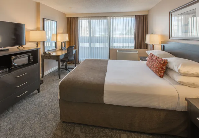 غرفة تقليدية بسرير كوين، Embassy Inn 8/10