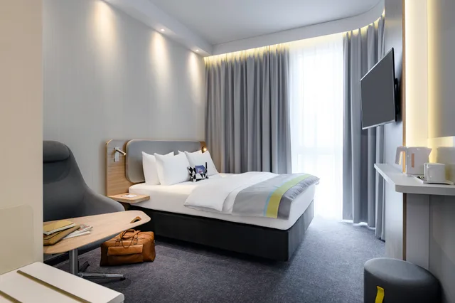 غرفة قياسية بسرير كوين، Holiday Inn Express Regensburg 1/4