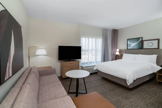 جناح استوديو بسرير كوين مع أريكة، Staybridge Suites Flowood 1/2