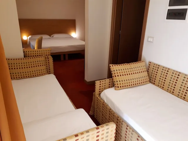غرفة سوبيريور رباعية بسرير كوين، ACCADEMIA RIMINI 3/10