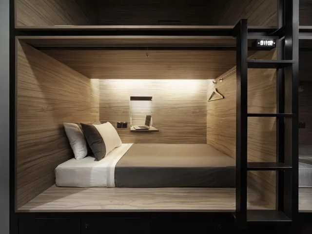 Female Dorm, Female Only, Single, Bunk Bed, Side Access, The Pod At Beach Road 1/2