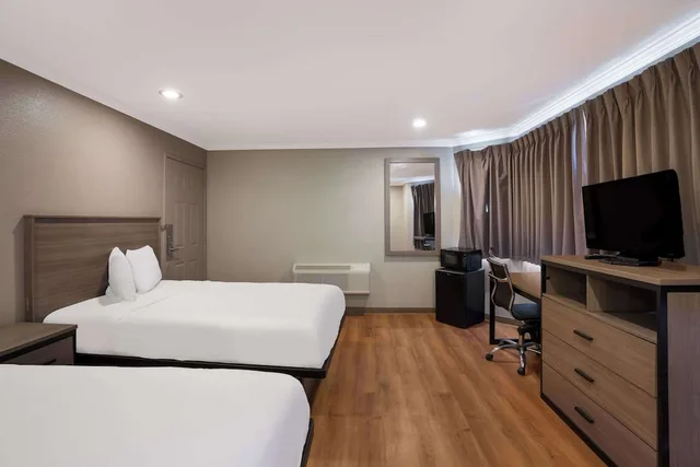 غرفة قياسية بسريرين مزدوجين، Econo Lodge Vallejo, CA 1/2