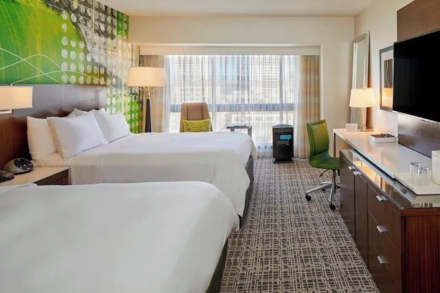 غرفة كلوب بسريرين كوين، Renaissance Nashville Hotel 3/7