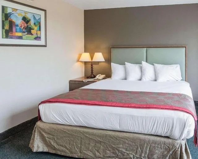 Room, King Bed, Economy Inn & Suites Shreveport 1/6