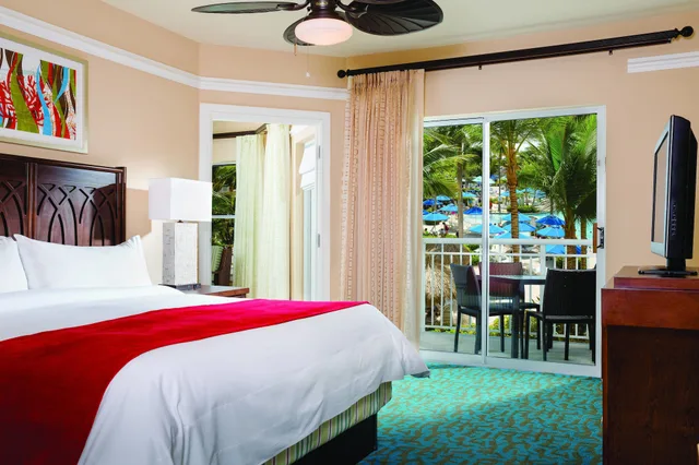 فيلا بسرير كينج بإطلالة على الحديقة بشرفة بغرفة نوم واحدة مع أريكة، Marriotts Aruba Surf Club 2/4