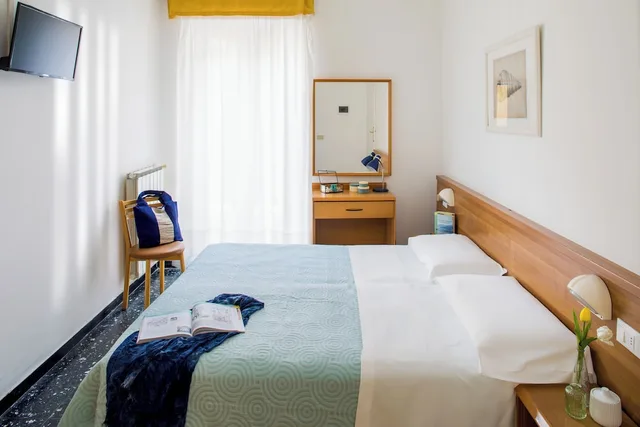 غرفة قياسية بسرير مزدوج أو سريرين منفصلين بشرفة، HOTEL MAYOLA 2/3