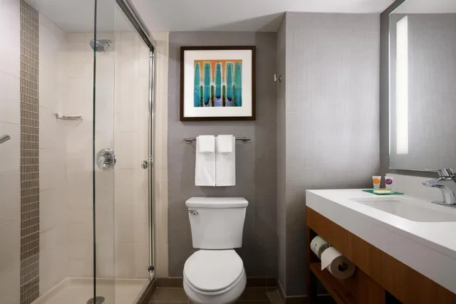 جناح بسرير كينج وسريرين كوين بغرفتي نوم مع أريكة بحوض استحمام لذوي الإعاقة، Hyatt Place Minneapolis Downtown 3/4