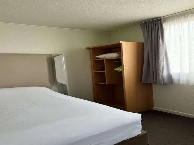Next Generation, Double Bed، Campanile Pont de Suresnes 3/5