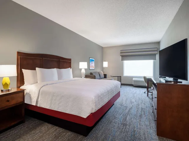 جناح بسرير كينج مع أريكة، Hampton Inn Boca Raton/Deerfield Beach 3/4
