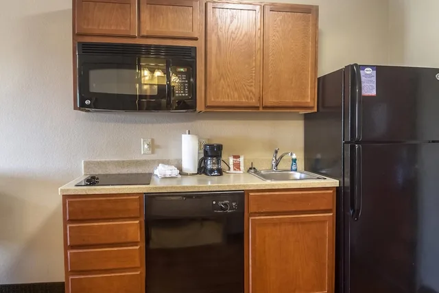 Efficiency, 2 Queen Beds, Accessible، Suburban Studios Triadelphia - Wheeling at The Highlands 5/5