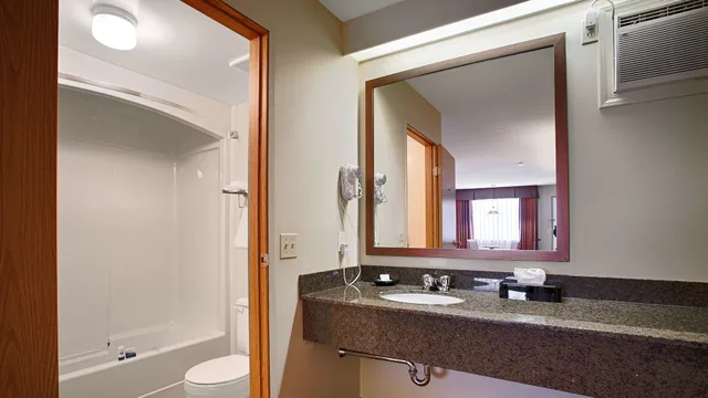 غرفة قياسية بسرير كينج، Surestay Plus Hotel By Best Western Salmon Arm 9/10