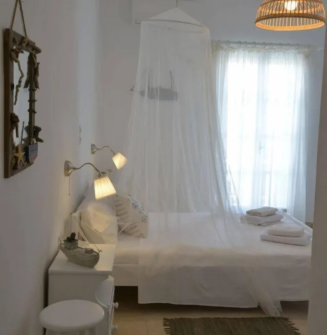 غرفة بسرير مزدوج بشرفة بإطلالة جزئية على البحر، Heliotropio Studios & Apartments 7/7