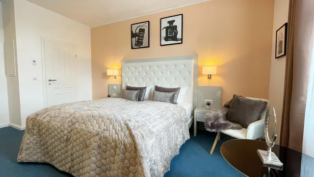 Room, Double Bed, River View, Large, Rhein Hotel St.Martin 9/10