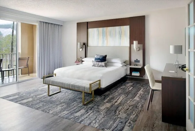 جناح بسريرين كينج بإطلالة على البحيرة مع أريكة، Atlanta Evergreen Lakeside Resort 1/3