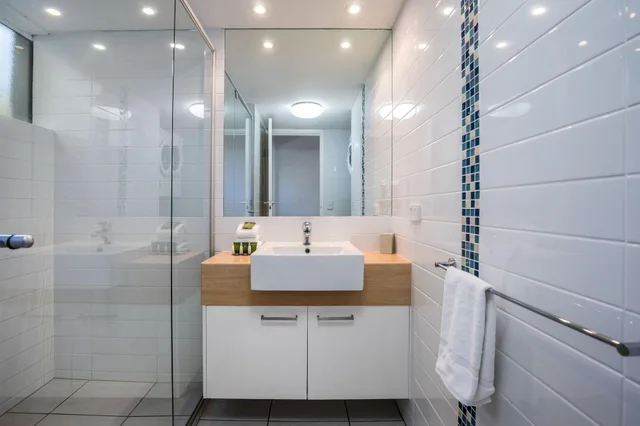 2 Bedrooms, Superior, Apartment, SAKS ON HASTINGS 6/8