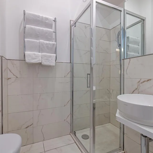 غرفة بسرير كوين، Sanremo Luxury Suites 6/8