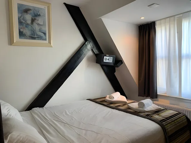 غرفة صغيرة بسرير مزدوج في طابق مرتفع، Boutique Hotel La Belle Vue 1/1