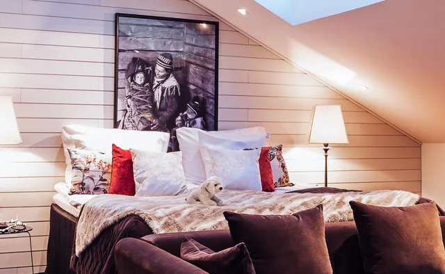 Aurora, Loft, King Bed, Sofa، Arctic Light 2/3