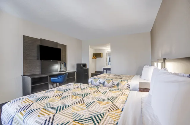 Room, 2 Double Beds, Motel6 Amarillo, TX - Airport 3/6