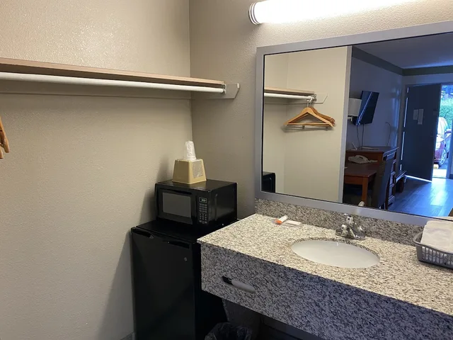 غرفة مفردة بسرير كينج للمدخنين، Americas Best Value Inn 4/4