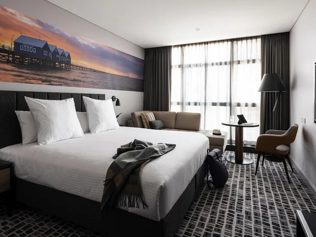 Superior, King Bed, Novotel Perth Murray Street 1/6