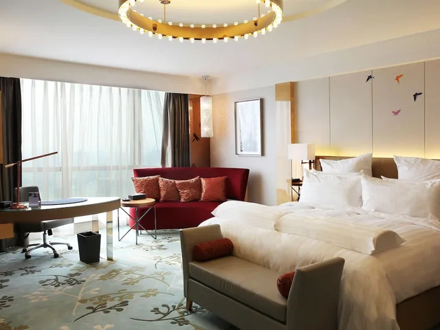 Deluxe, King Bed, Executive Level، Pullman Linyi Lushang 1/7