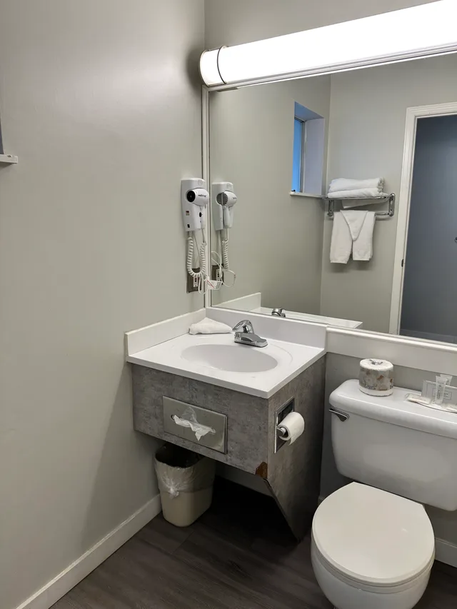 غرفة بسرير كوين، Travelodge by Wyndham Langley 9/9