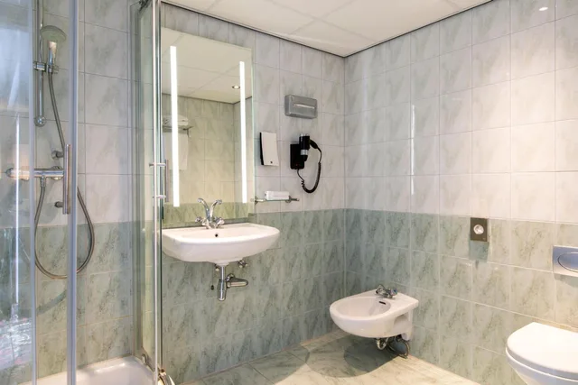 جناح بسرير كينج مع سرير إضافي، Leonardo Hotel Eindhoven City Center 5/6