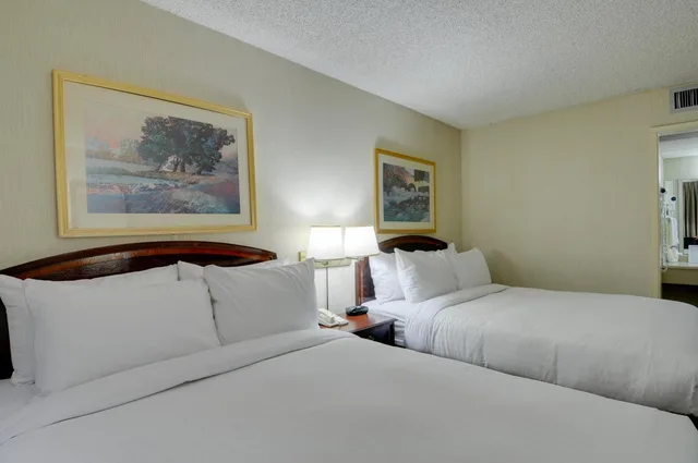 غرفة بسريرين كوين، Vagabond Inn Executive San Francisco Airport 1/10