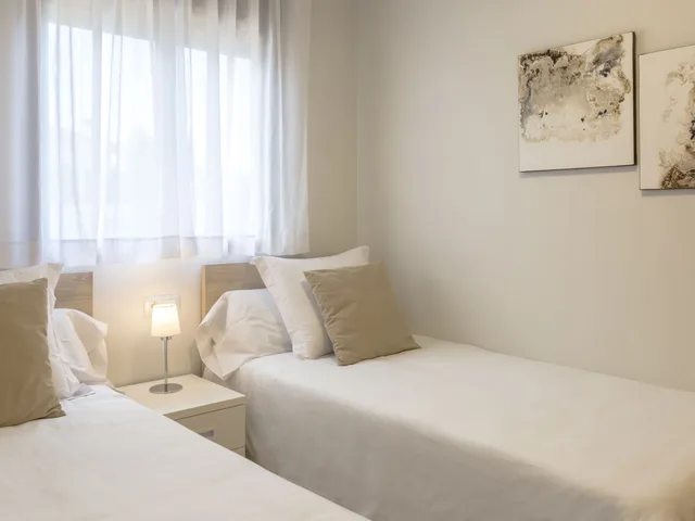 شاليه بأربعة أسرّة بشرفة بغرفتي نوم مع أريكة، Las Dunas Apartaments Oliva Nova Resort 2/5