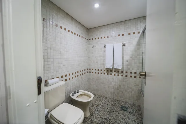 غرفة ديلوكس ثلاثية بسرير مزدوج وسرير فردي، Hotel Victoria Villa Curitiba By Nacional Inn 8/9