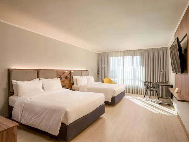 غرفة قياسية بسريرين منفصلين، Novotel Santiago Las Condes 1/2