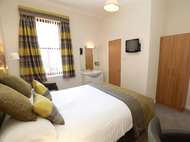 غرفة بسرير كينج، The Famous Star Hotel 1/3