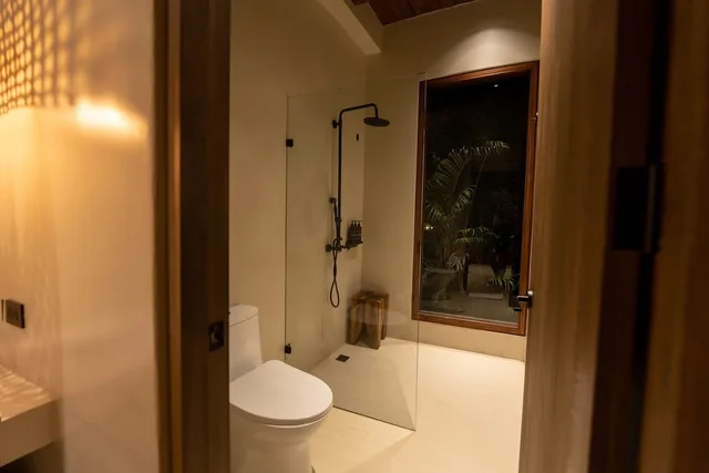 جناح ديلوكس بسرير كينج وسريرين كوين مع أريكة، Makani Luxury Wanderlust 5/5