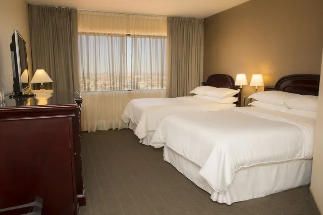 غرفة كلوب بسريرين كوين بإطلالة على الجبل، Sheraton Chihuahua Soberano 1/8