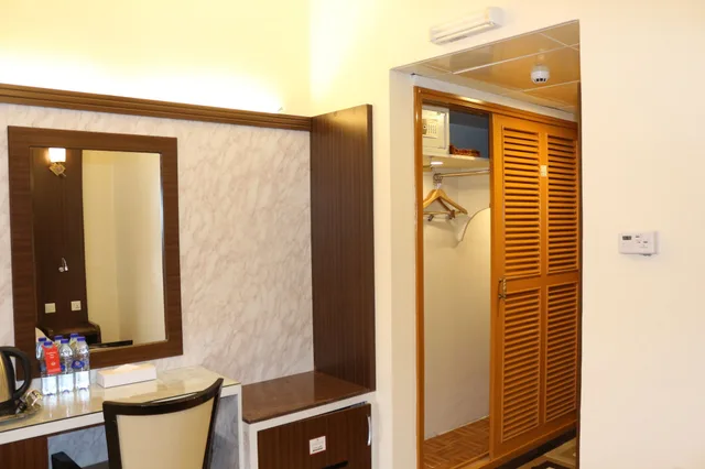 غرفة ديلوكس ثلاثية بسرير كينج وسرير فردي بإطلالة على البحر بشرفة، Al Khaleej Grand Hotel 6/6
