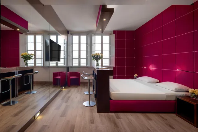 غرفة سوبيريور بسرير كوين مع أريكة، Unahotels Vittoria Firenze 1/3