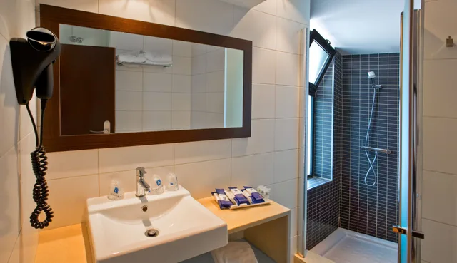 غرفة بشرفة مفردة بسرير مزدوج، RH Portocristo & Wellness 3/4