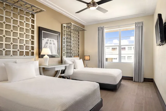 غرفة بسريرين منفصلين، Waldorf Towers South Beach 2/7