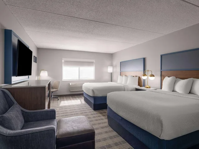 غرفة ديلوكس بسرير كوين لذوي الإعاقة، AmericInn by Wyndham Shakopee Near Canterbury Park 4/9