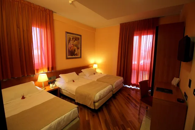 غرفة ثلاثية بثلاثة أسرّة، Santa Barbara Hotel 3/4