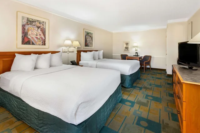 غرفة ديلوكس بسريرين مزدوجين، La Quinta Inn by Wyndham Albuquerque Northeast 1/3