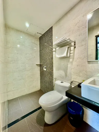Standard, Queen Bed, No Window، Chariton Hotel Nusa Bestari Johor Bahru 2/3
