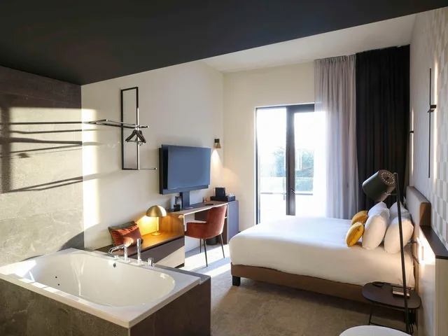 جناح جونيور بشرفة بحوض استحمام، Mercure Namur Hotel 4/6
