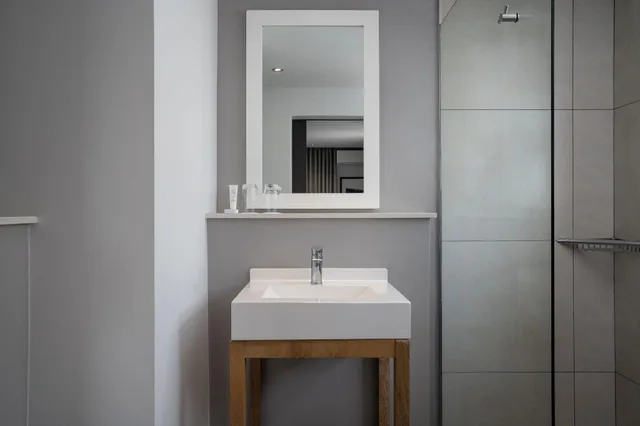غرفة قياسية رباعية، Protea Hotel by Marriott Cape Town Sea Point 6/6