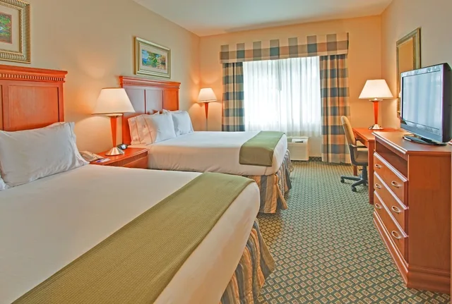 غرفة قياسية بسريرين كوين، Holiday Inn Express Suites Rancho Cucamonga 1/1