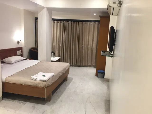 Super, Deluxe, Double Bed، Hotel Shivkrupa 1/4
