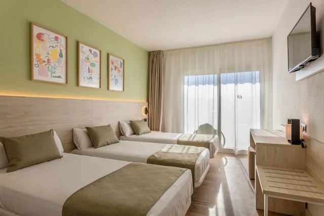 غرفة ثلاثية بثلاثة أسرّة بشرفة، Hotel Jaime I Salou 2/5